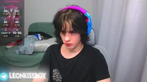 Snapshot of leonkissboy chatting on 04-15-26, 04:14 leonkissboy online show from 04-15-26, 04:14