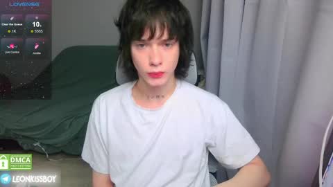Snapshot of leonkissboy chatting on 04-24-26, 08:11 leonkissboy online show from 04-24-26, 08:11