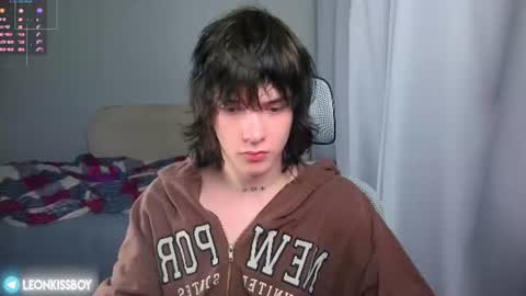 Snapshot of leonkissboy chatting on 06-10-26, 06:51 leonkissboy online show from 06-10-26, 06:51