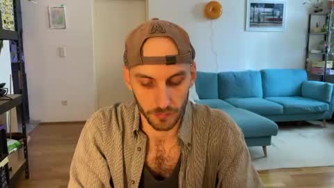Snapshot of leonvampire chatting on 04-30-26, 07:14 Leon online show from 04-30-26, 07:14