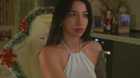 Leora online show from 12-19-25, 05:09