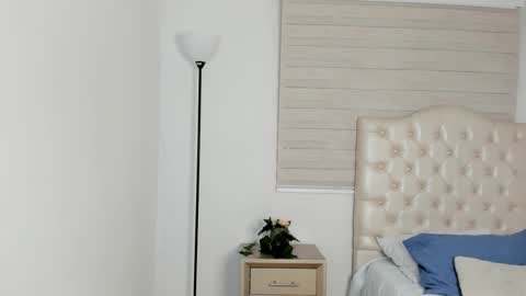 Leyla  online show from 12-19-25, 12:12