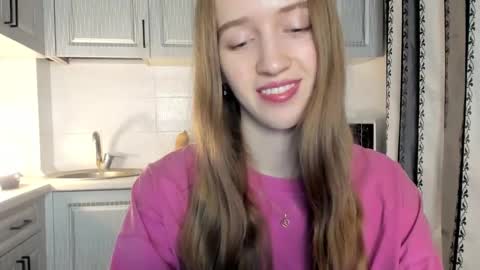 Snapshot of leslie_my_lovee chatting on 12-19-25, 04:47 LESLIE online show from 12-19-25, 04:47