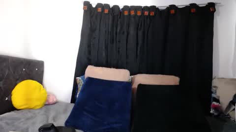 lessliee online show from 01-10-25, 04:33