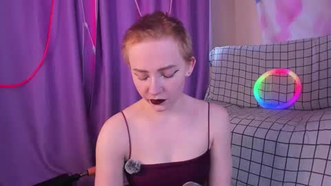 Snapshot of lexy_l0vy chatting on 09-24-25, 07:33 LexxxY online show from 09-24-25, 07:33