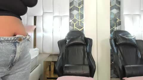 lia_mariana online show from 05-26-26, 04:08