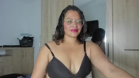 Lia Roes online show from 07-12-26, 02:02