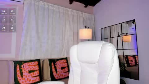 Snapshot of liaamoon_ chatting on 05-14-26, 12:23 Lia online show from 05-14-26, 12:23
