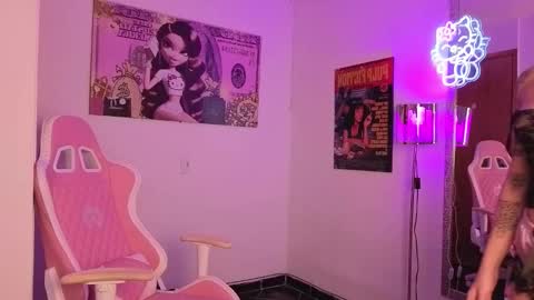 Lia Butera online show from 10-13-25, 03:12