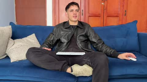Snapshot of liam_enzho chatting on 05-19-26, 02:45 Liam online show from 05-19-26, 02:45