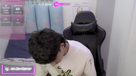 Snapshot of liam_play chatting on 06-20-26, 04:15 LIAM online show from 06-20-26, 04:15