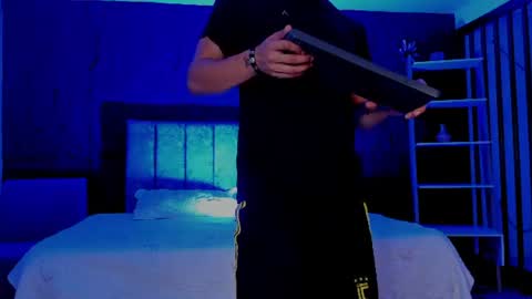 Snapshot of liamdeep_ chatting on 06-11-26, 02:53 LiamDeep online show from 06-11-26, 02:53