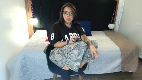 L I A M O N R O E online show from 05-14-26, 12:23