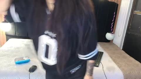 L I A M O N R O E online show from 05-15-26, 12:01