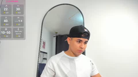 Snapshot of lianfox_ chatting on 06-12-26, 12:26 lianfox_ online show from 06-12-26, 12:26