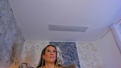 Lian online show from 03-10-26, 07:41