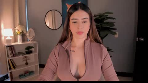 Lia online show from 11-19-25, 12:27