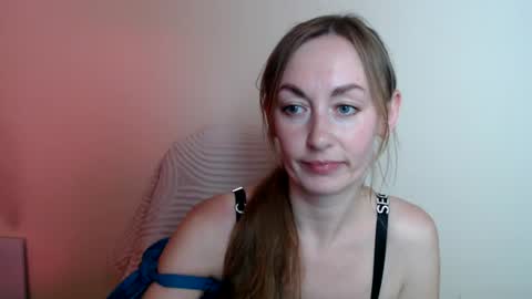 Snapshot of liasais_ chatting on 06-28-26, 12:33 Lia online show from 06-28-26, 12:33