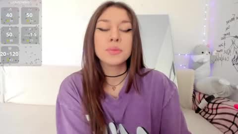 Snapshot of lil_foxy999 chatting on 05-18-26, 04:51 Alisa online show from 05-18-26, 04:51