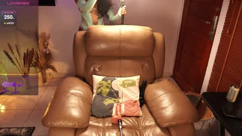 Snapshot of lil_kxx chatting on 04-20-26, 02:25 Miss K online show from 04-20-26, 02:25