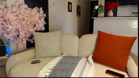 Snapshot of lil_vivien chatting on 06-19-26, 05:45 missy online show from 06-19-26, 05:45