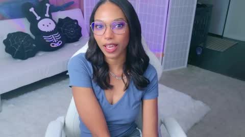 Snapshot of lileviemarie chatting on 04-28-26, 01:59 evie online show from 04-28-26, 01:59
