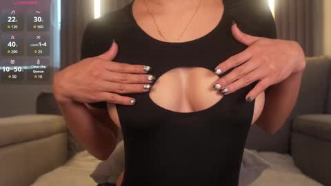 Snapshot of lili_foxy chatting on 10-24-25, 02:02 lili online show from 10-24-25, 02:02