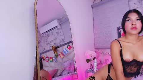 Snapshot of lili_jhonson chatting on 06-26-26, 01:15 Lily online show from 06-26-26, 01:15