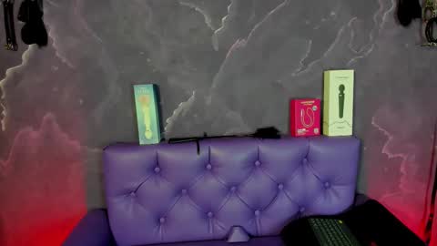 Lili  online show from 10-24-25, 07:21