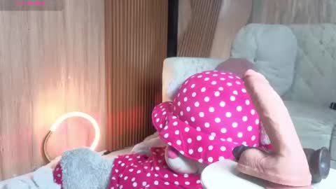 Lilieth  online show from 06-17-26, 01:45