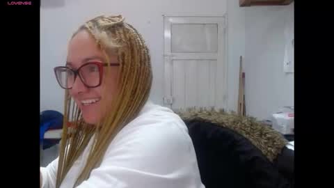 Laura lopez online show from 02-12-26, 04:46