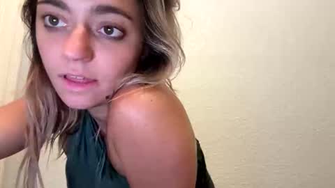 Snapshot of lilith_luv444 chatting on 05-08-26, 06:08 lilith_luv444 online show from 05-08-26, 06:08