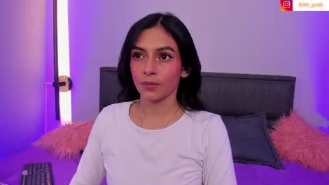 Snapshot of lilith_petit_ chatting on 07-18-26, 01:26 Lili petit online show from 07-18-26, 01:26