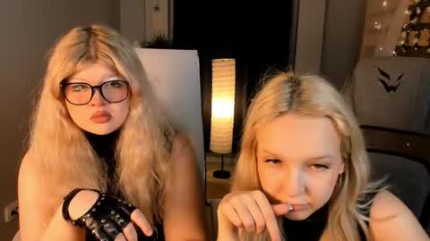 Snapshot of lilithnelson chatting on 06-13-26, 10:02 LilithNelson online show from 06-13-26, 10:02