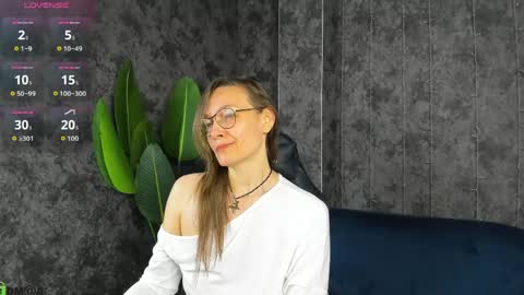 lillian_white1 online show from 05-24-26, 12:59