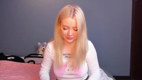 lillie_berry online show from 04-15-26, 04:41