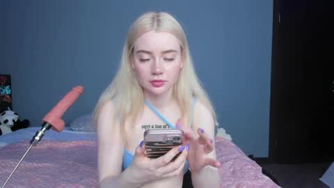 lillie_berry online show from 05-17-26, 04:43