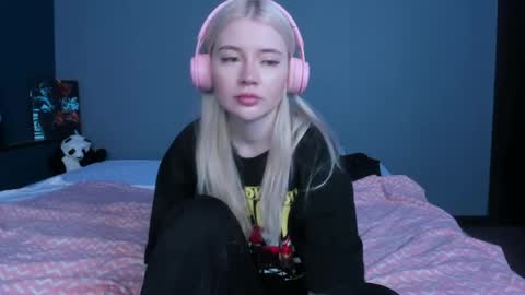 lillie_berry online show from 05-23-26, 04:39