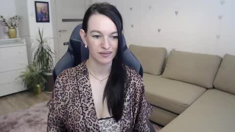 lilliyves online show from 05-23-26, 05:28