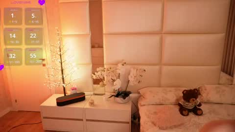 Lilly Colins online show from 04-09-26, 06:35