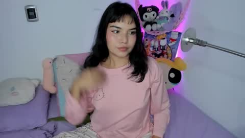 Snapshot of lilly_kinky chatting on 02-15-26, 02:08 Lilly online show from 02-15-26, 02:08