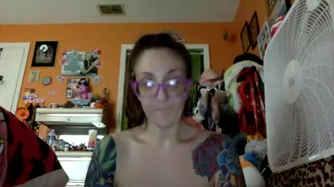 Snapshot of lillylushabae chatting on 09-10-25, 09:59 hi guys im back on here 3 online show from 09-10-25, 09:59