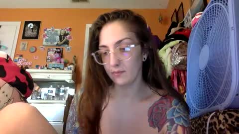 Snapshot of lillylushabae chatting on 01-05-26, 08:23 hi guys im back on here 3 online show from 01-05-26, 08:23