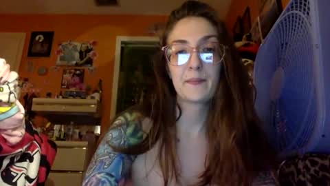 Snapshot of lillylushabae chatting on 01-09-26, 11:50 hi guys im back on here 3 online show from 01-09-26, 11:50