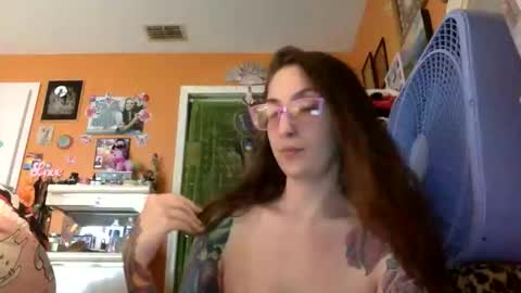 Snapshot of lillylushabae chatting on 02-19-26, 07:10 hi guys im back on here 3 online show from 02-19-26, 07:10