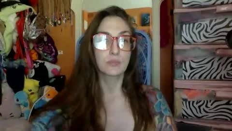 Snapshot of lillylushabae chatting on 03-05-26, 06:37 hi guys im back on here 3 online show from 03-05-26, 06:37