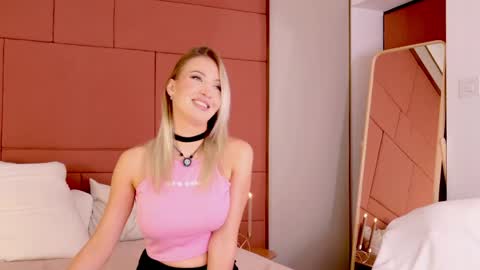 Lilou  online show from 04-09-26, 12:32