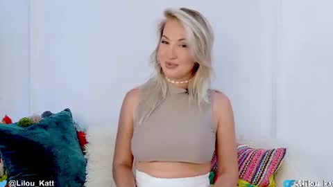Snapshot of liloukatt chatting on 07-15-26, 12:43 Lilou online show from 07-15-26, 12:43