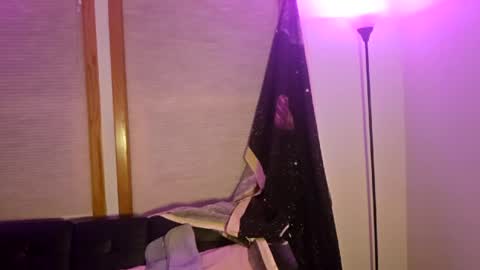 Snapshot of lilsirenluna chatting on 05-04-26, 03:46 Luna online show from 05-04-26, 03:46