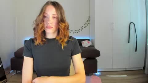 Snapshot of lily__love chatting on 06-25-26, 07:24 LILY online show from 06-25-26, 07:24